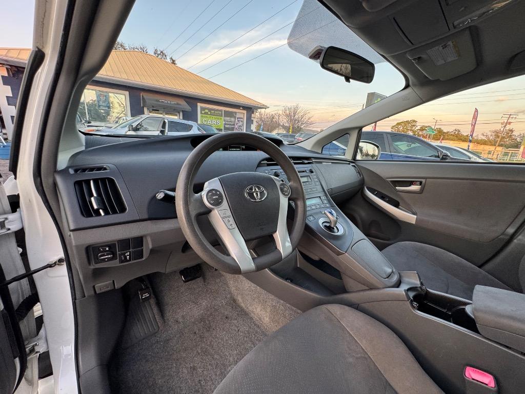 2011 Toyota Prius - $12,900