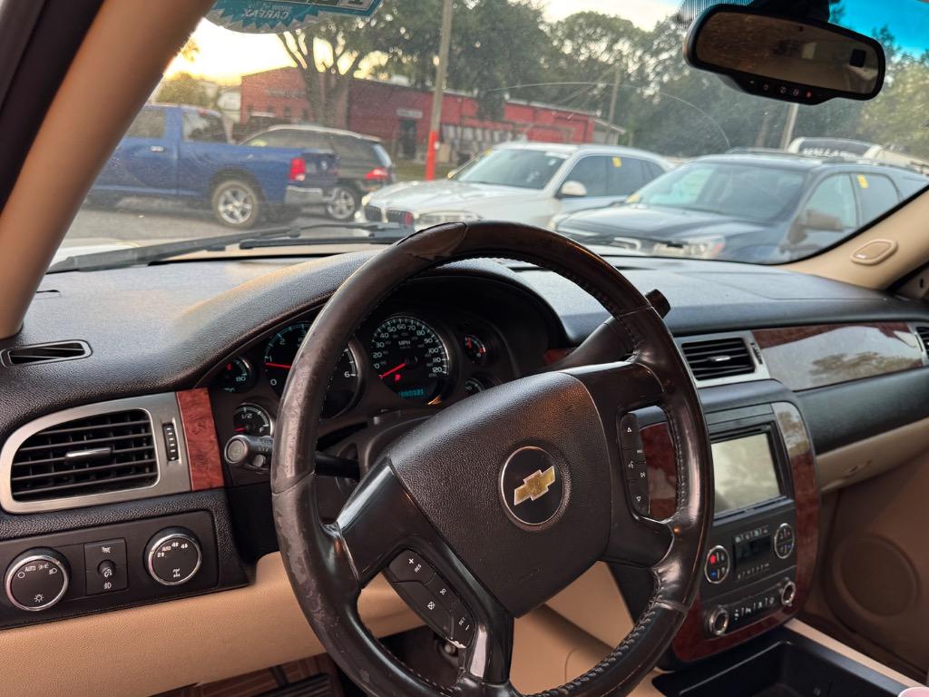 2007 Chevrolet Suburban - $8,900