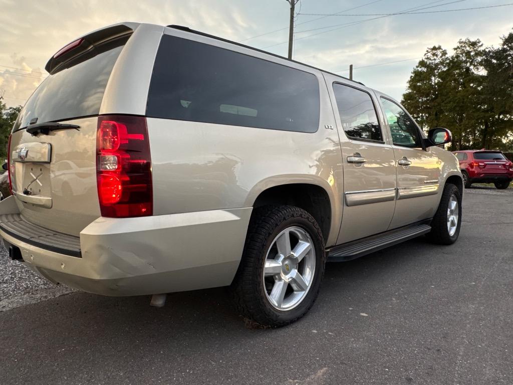 2007 Chevrolet Suburban - $8,900