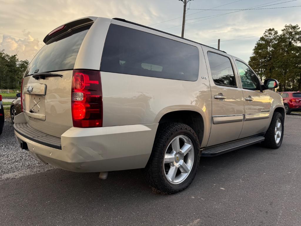 2007 Chevrolet Suburban - $8,900