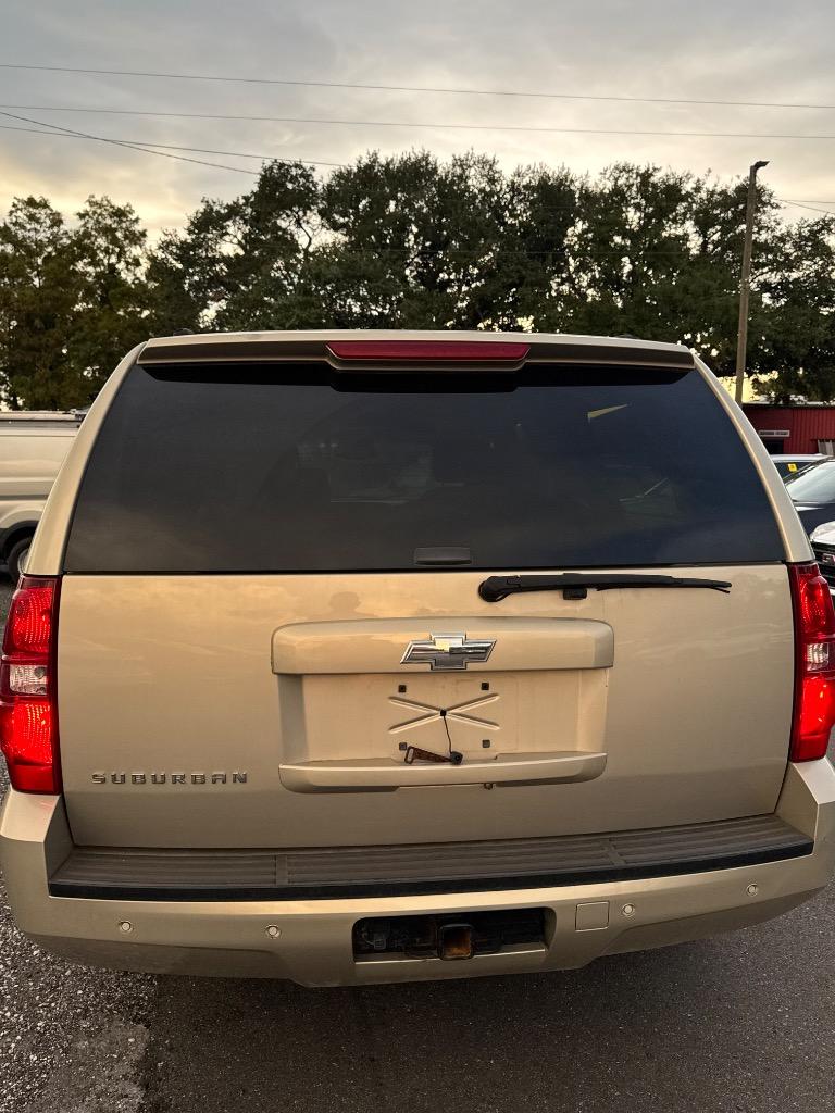2007 Chevrolet Suburban - $8,900