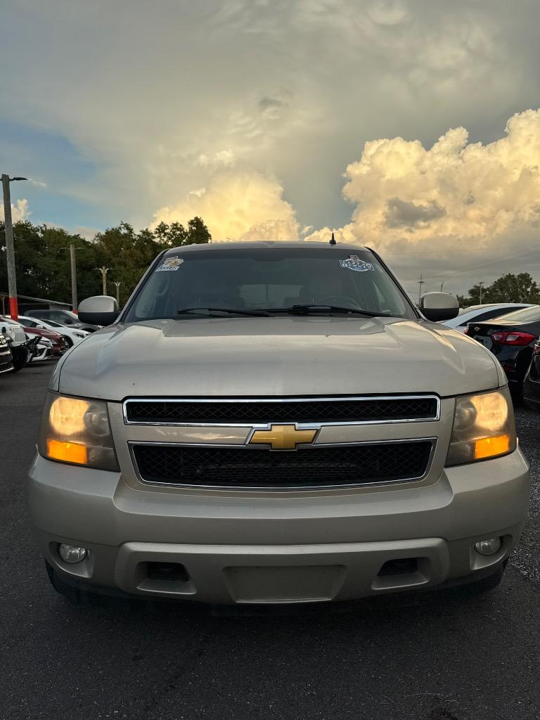 2007 Chevrolet Suburban - $8,900