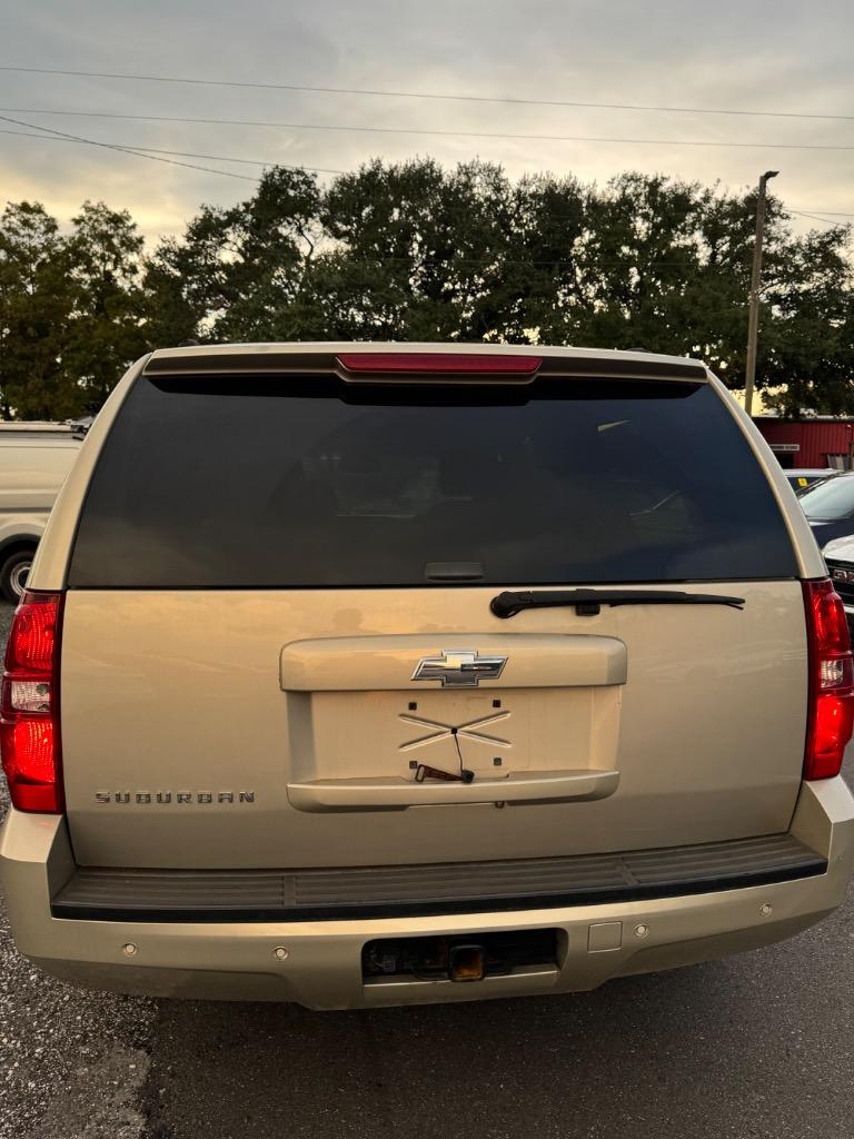 2007 Chevrolet Suburban - $8,900