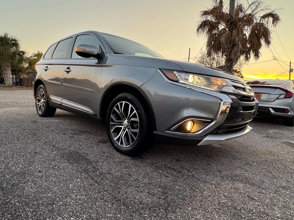 2016 Mitsubishi Outlander - $14,900