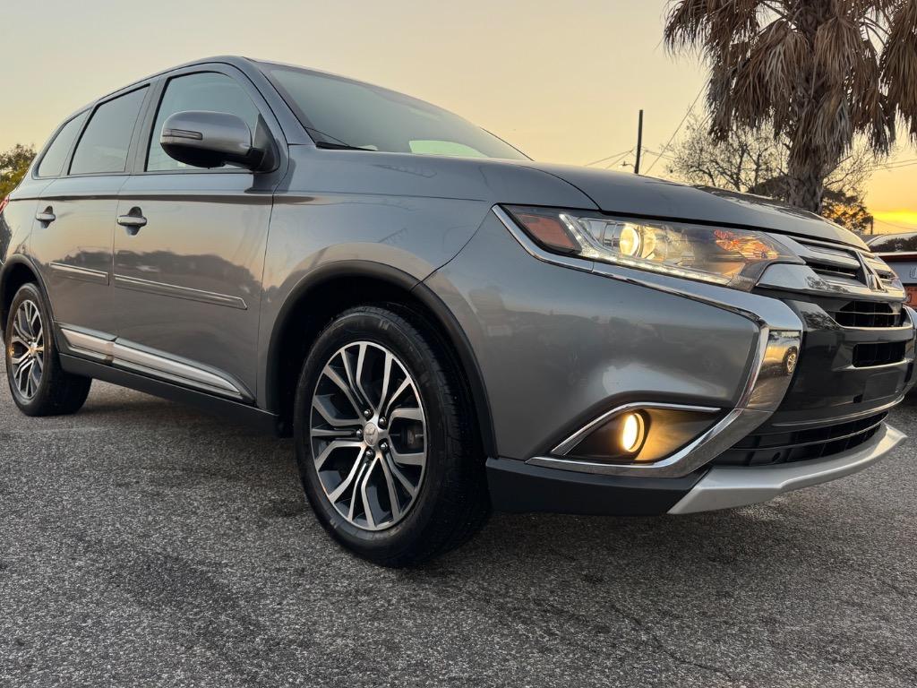 2016 Mitsubishi Outlander - $14,900