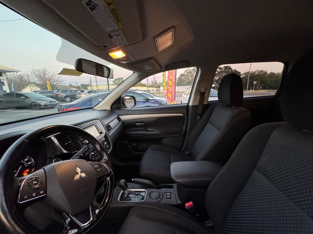 2016 Mitsubishi Outlander - $14,900