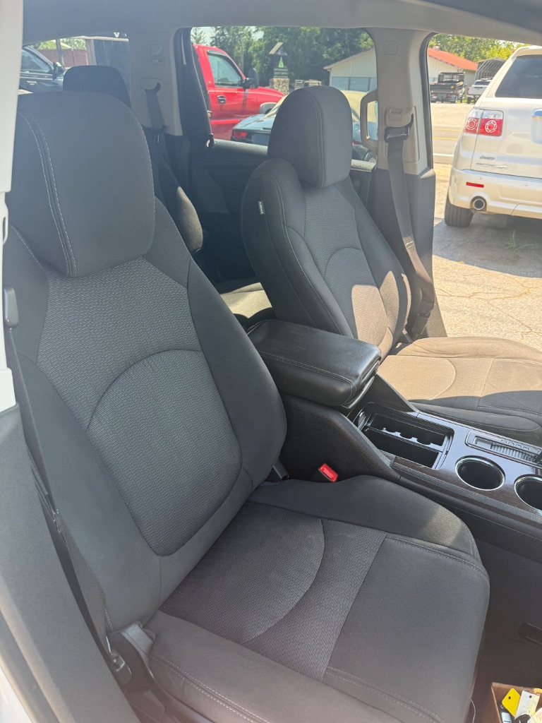 2017 Chevrolet Traverse - $8,995