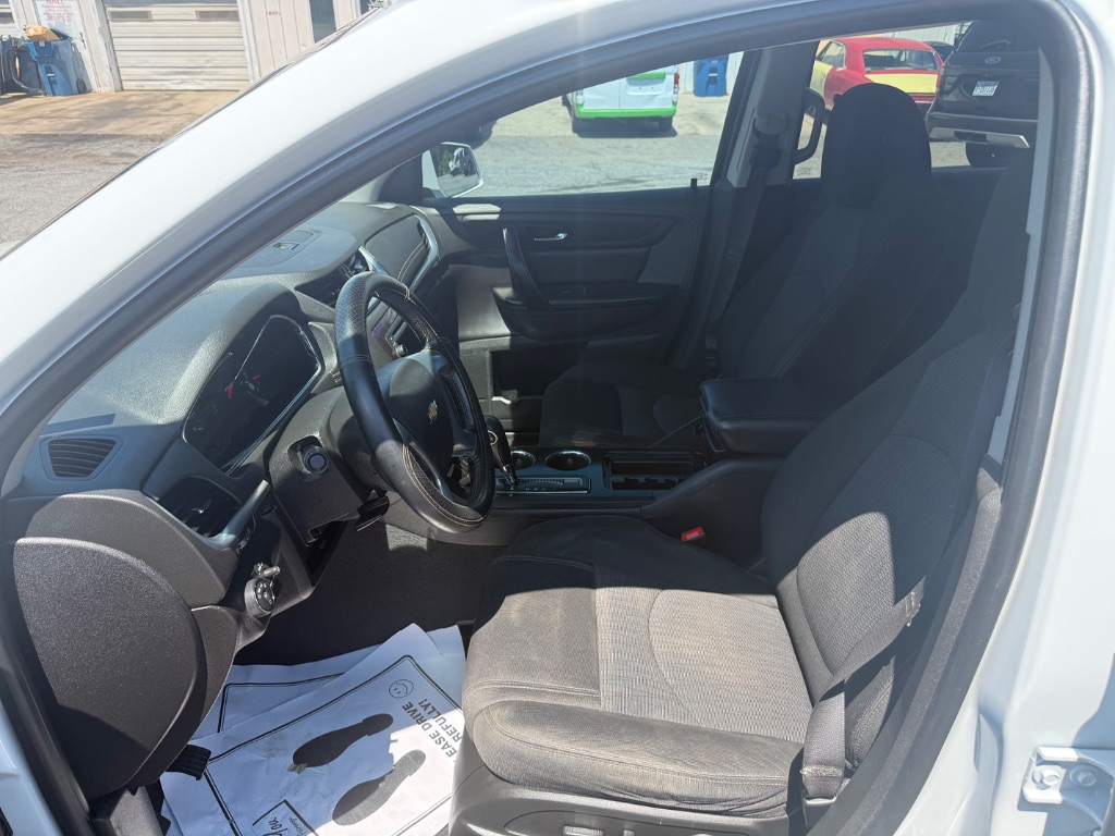 2017 Chevrolet Traverse - $8,995