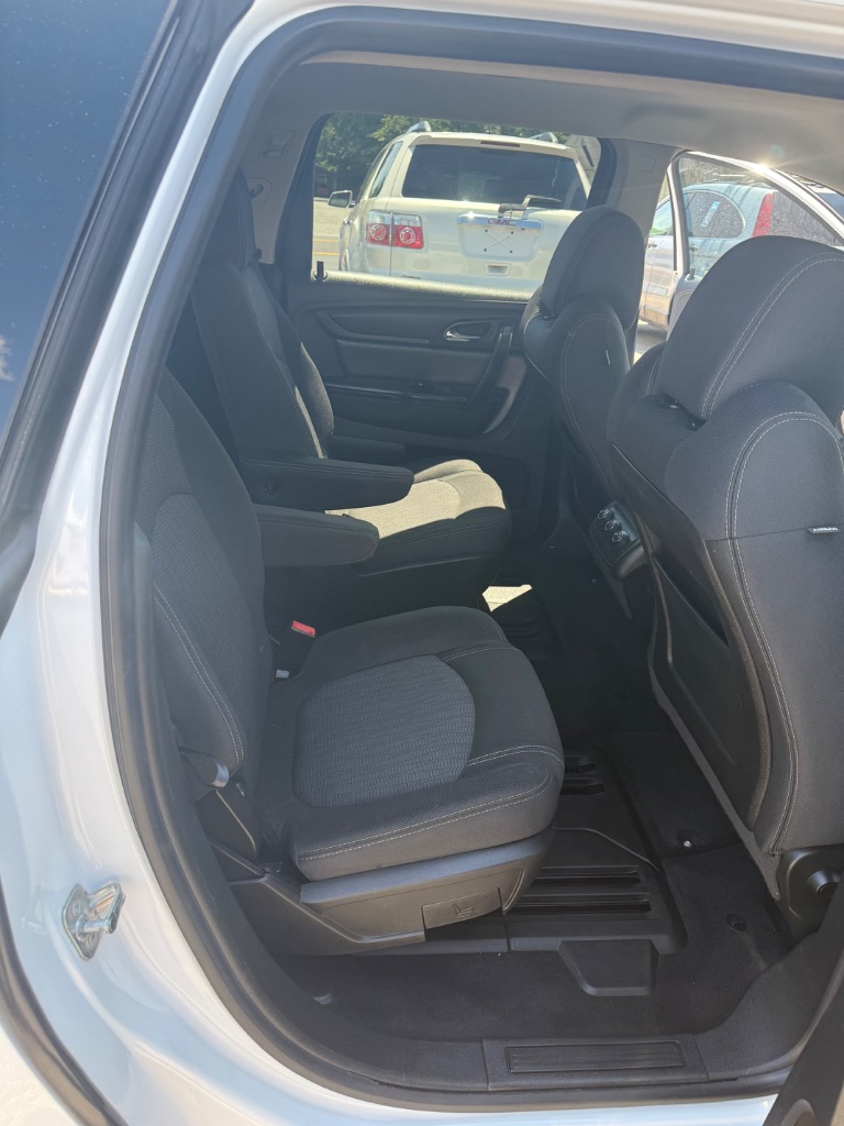 2017 Chevrolet Traverse - $8,995