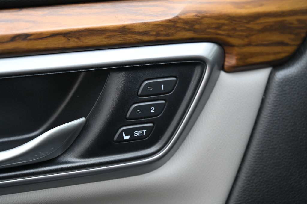2017 Honda CR-V - $14,988