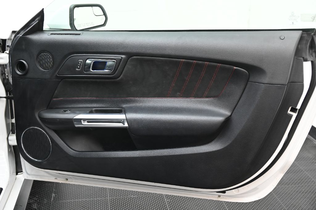 2019 Ford Mustang - $29,202