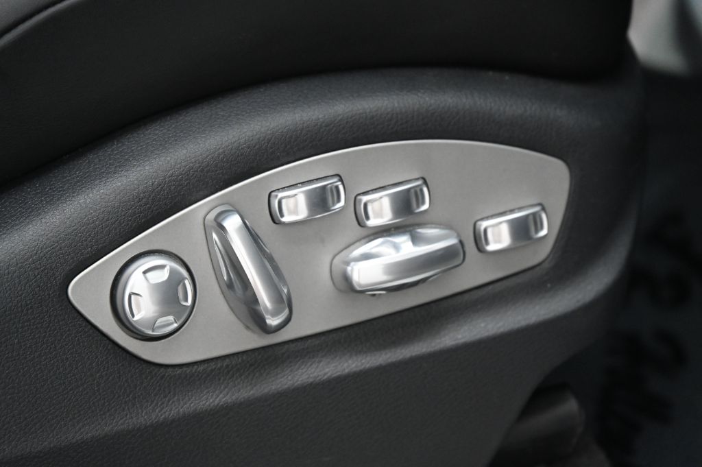 2016 Porsche Macan - $29,988