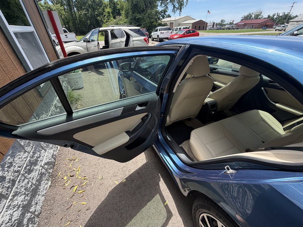 2016 Volkswagen Jetta - $8,500