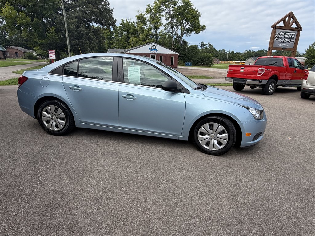 2012 Chevrolet Cruze - $8,900