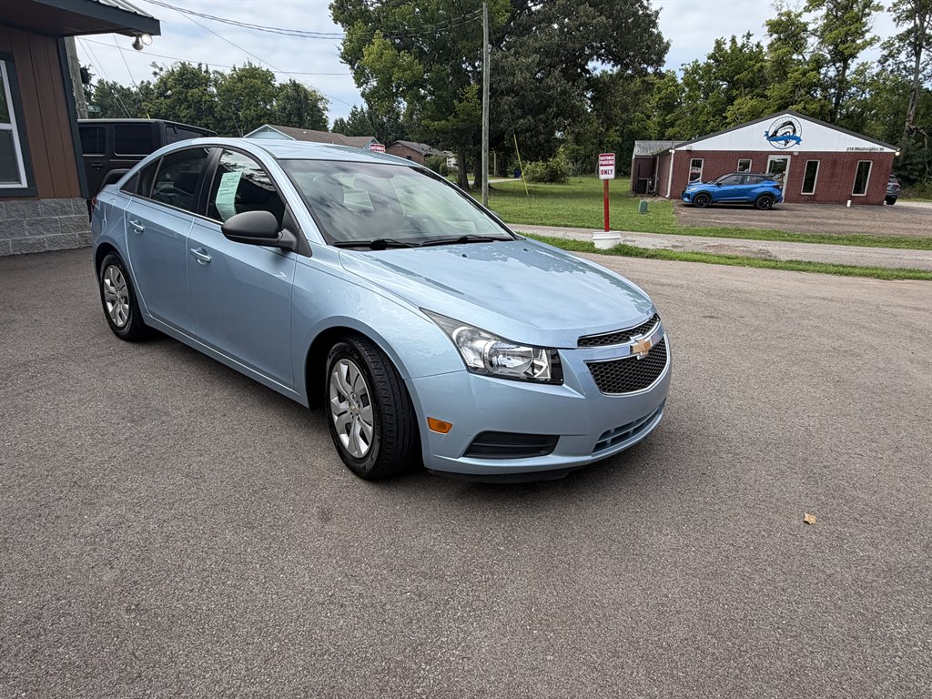 2012 Chevrolet Cruze - $8,900
