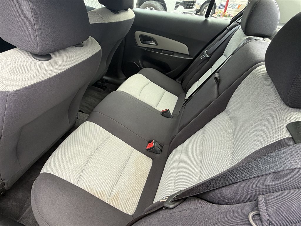 2012 Chevrolet Cruze - $8,900