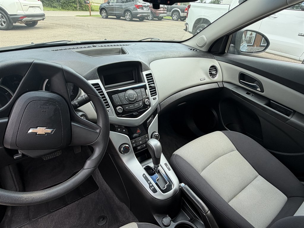 2012 Chevrolet Cruze - $8,900