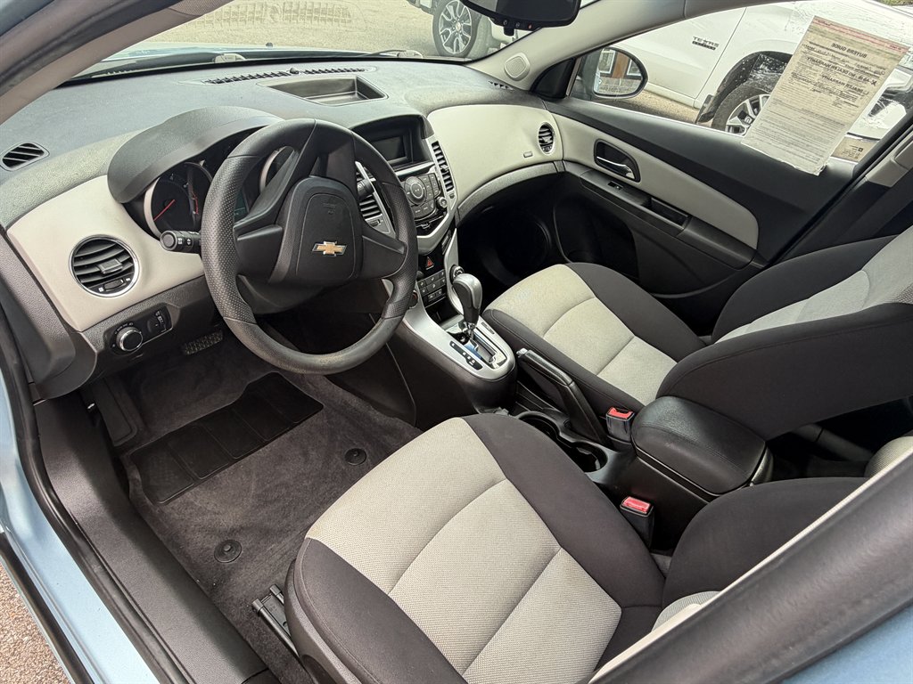 2012 Chevrolet Cruze - $8,900