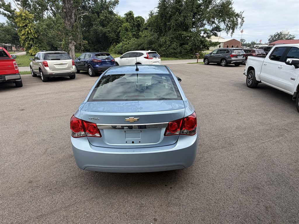 2012 Chevrolet Cruze - $8,900