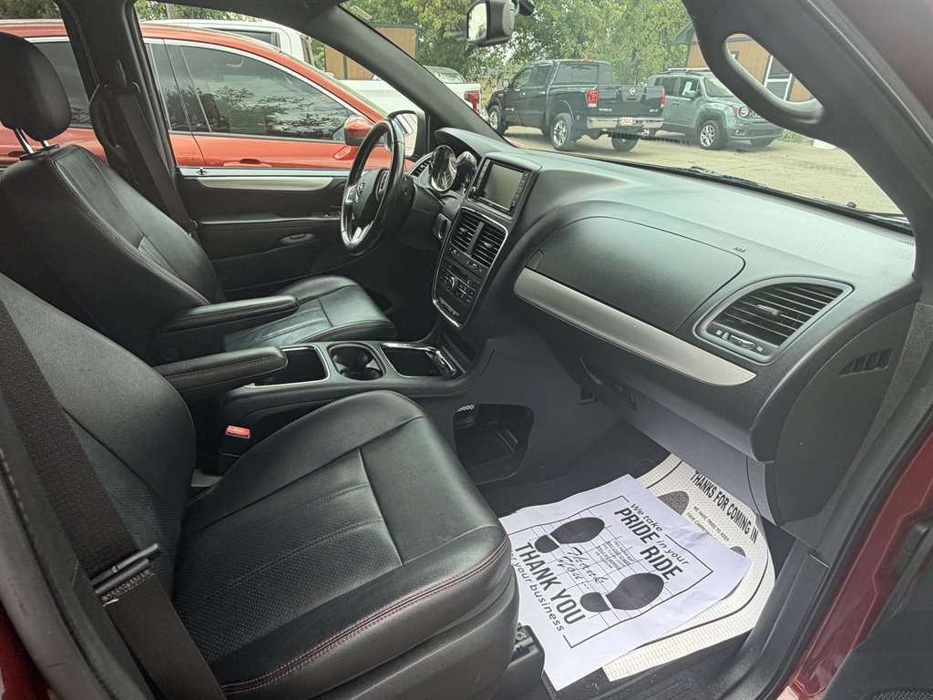 2017 Dodge Grand Caravan - $7,900