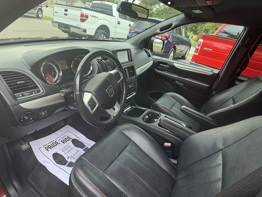 2017 Dodge Grand Caravan - $7,900