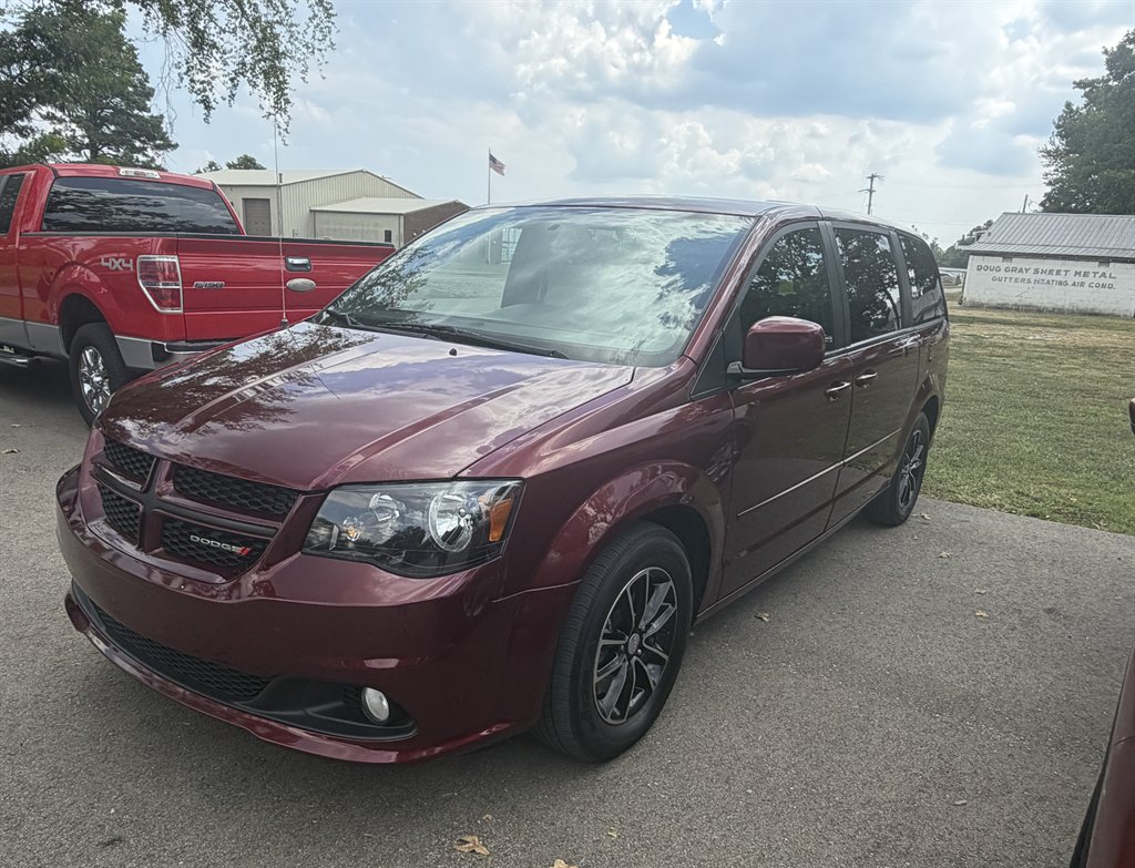 2017 Dodge Grand Caravan - $7,900