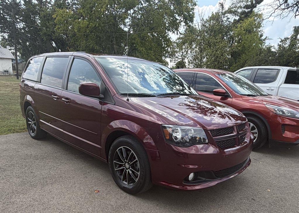 2017 Dodge Grand Caravan - $7,900