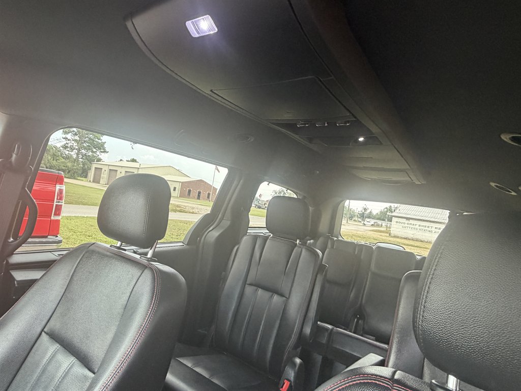 2017 Dodge Grand Caravan - $7,900