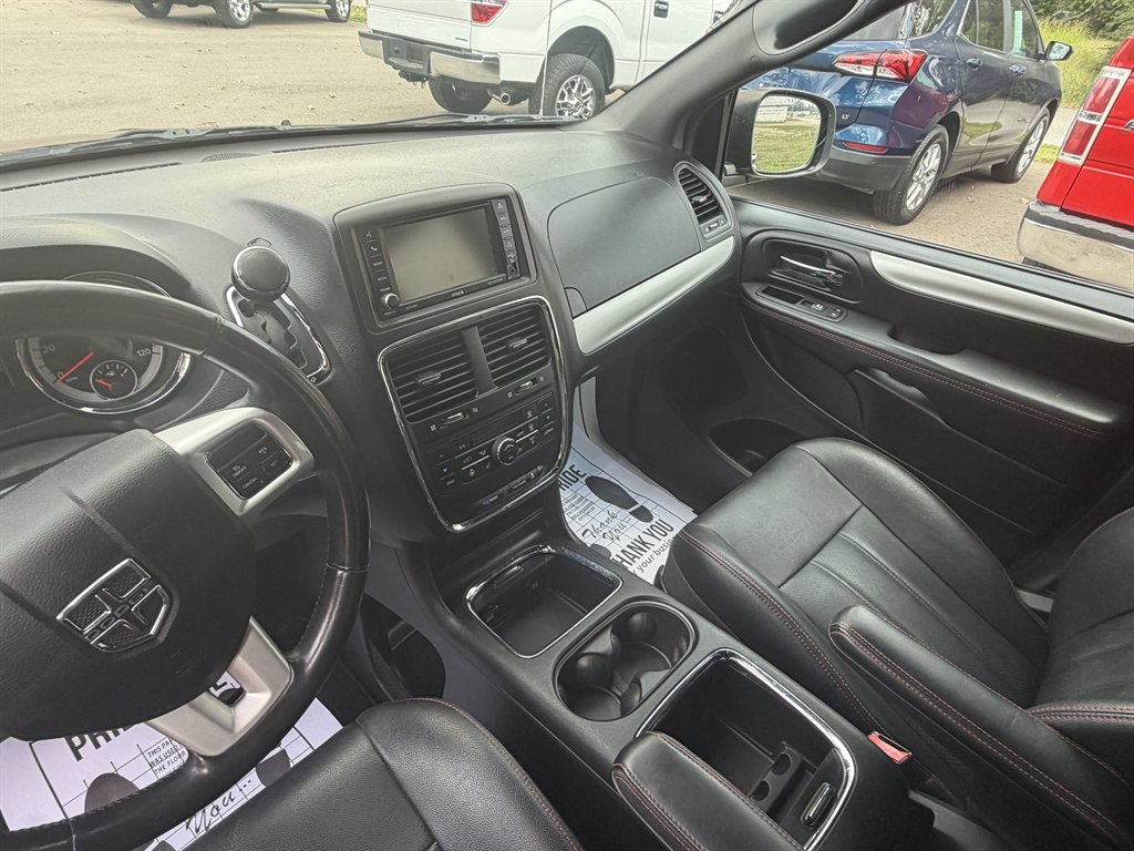 2017 Dodge Grand Caravan - $7,900