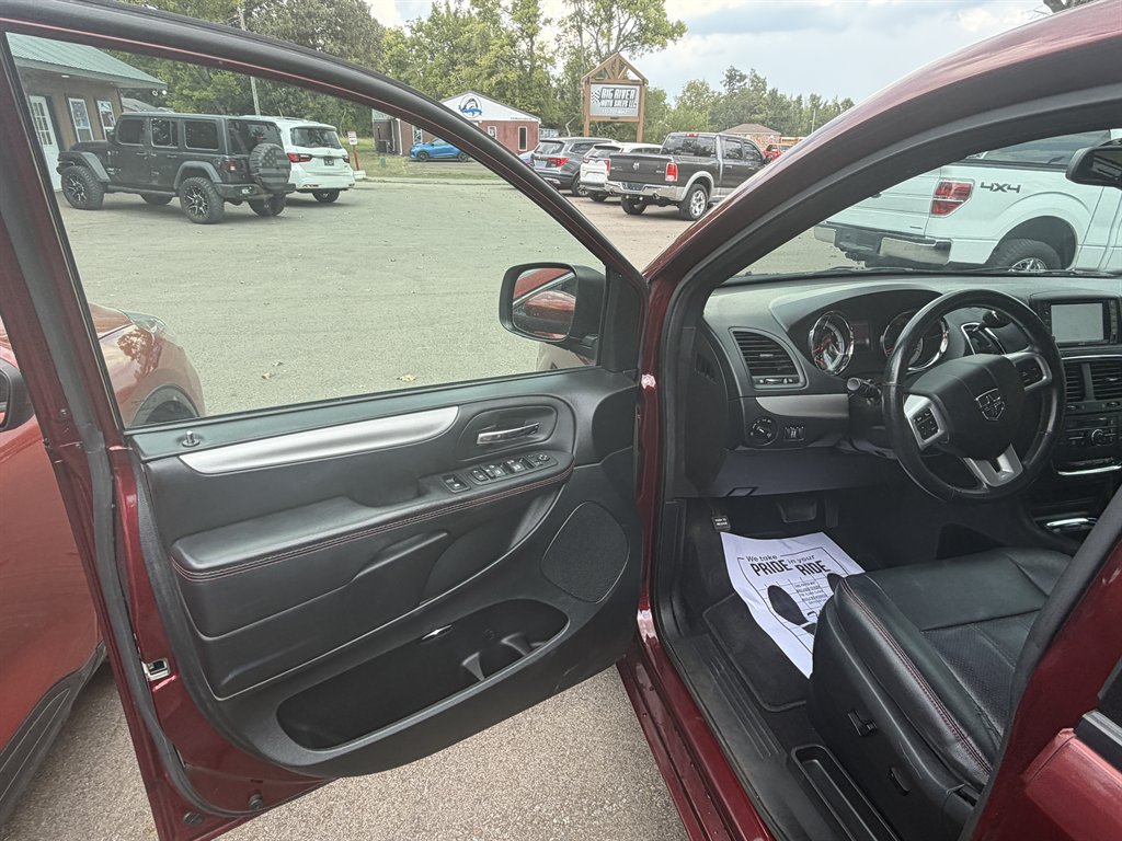 2017 Dodge Grand Caravan - $7,900
