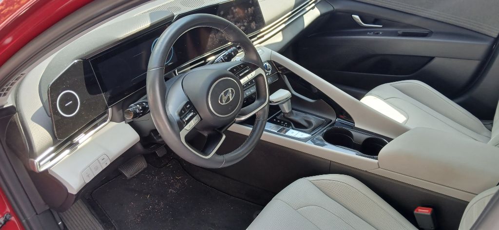 2023 Hyundai Elantra - $24,999