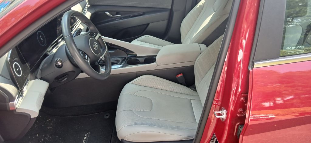 2023 Hyundai Elantra - $24,999