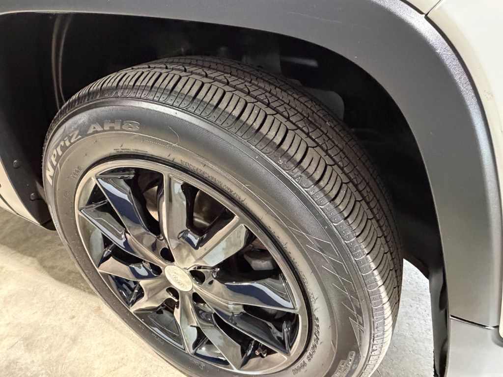 2015 Jeep Cherokee - $9,408