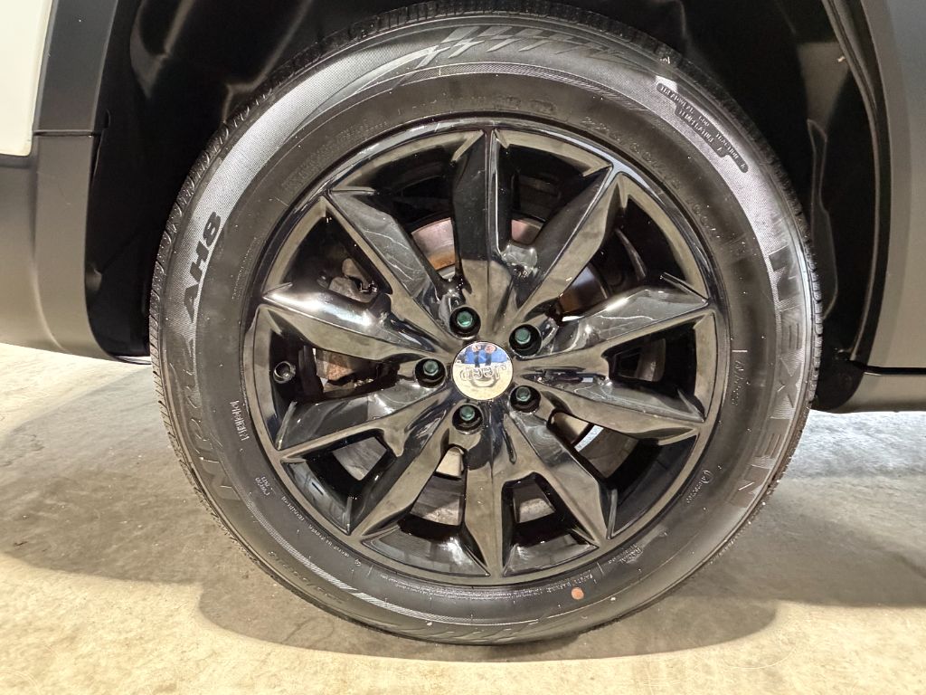 2015 Jeep Cherokee - $9,408