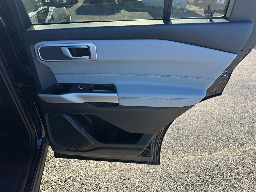2023 Ford Explorer - $31,990