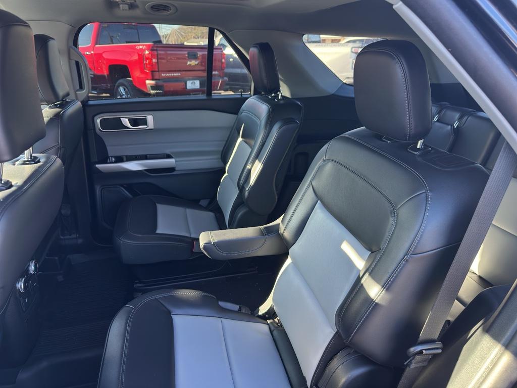 2023 Ford Explorer - $31,990