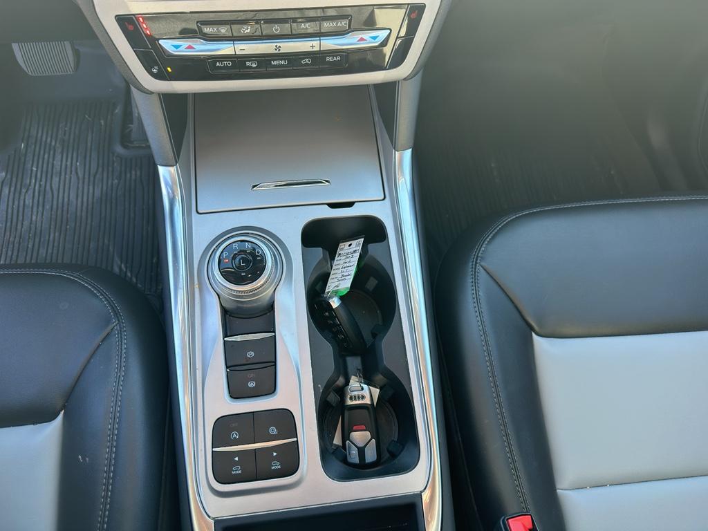 2023 Ford Explorer - $31,990