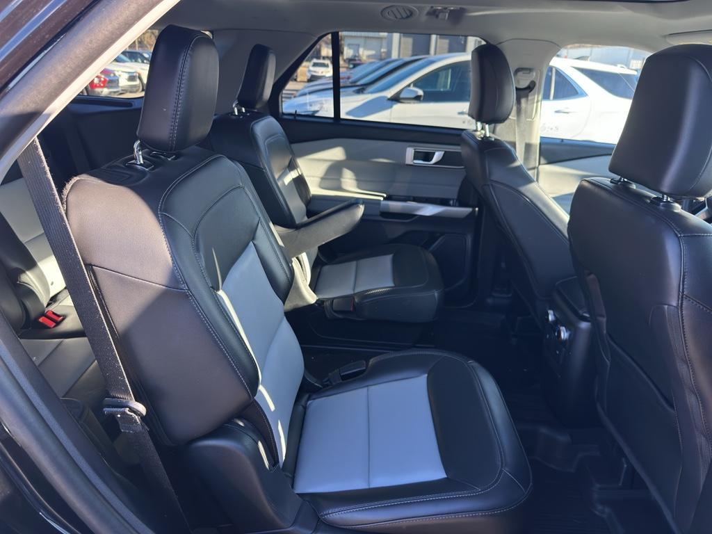 2023 Ford Explorer - $31,990