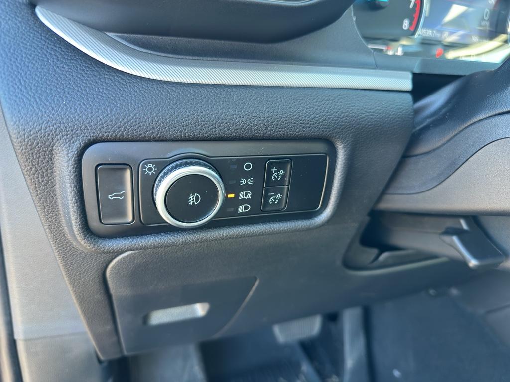 2023 Ford Explorer - $31,990