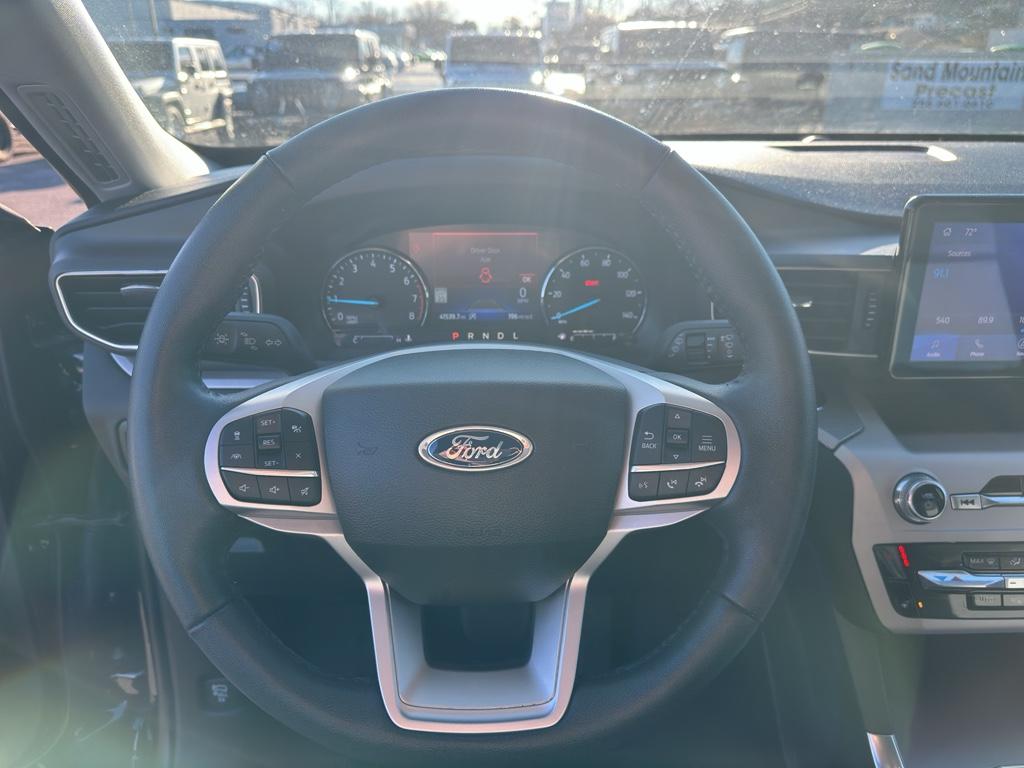 2023 Ford Explorer - $31,990
