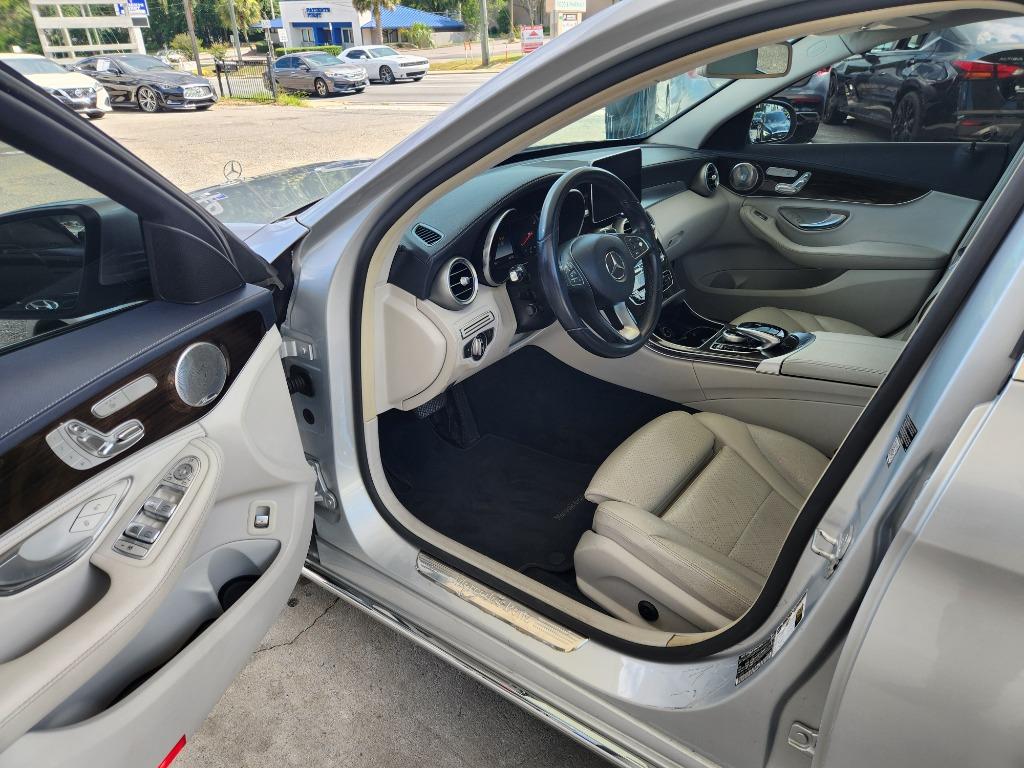 2015 Mercedes-Benz C Class - $15,995