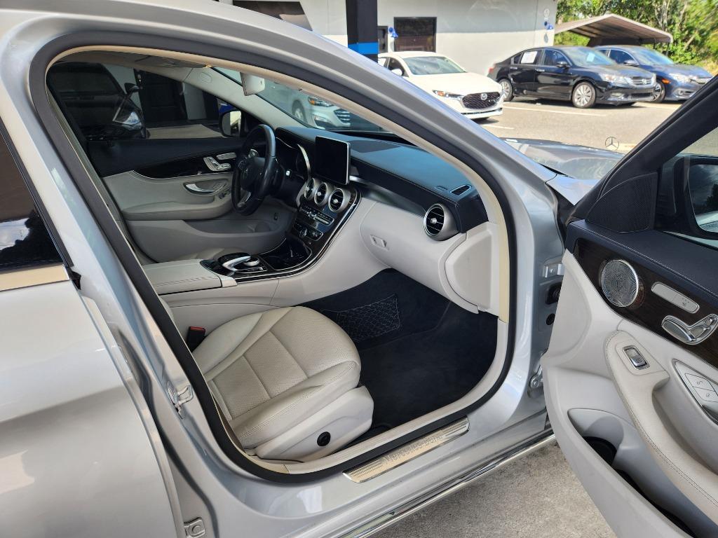 2015 Mercedes-Benz C Class - $15,995