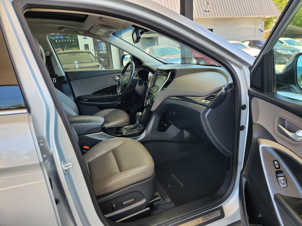 2016 Hyundai Santa Fe - $13,995
