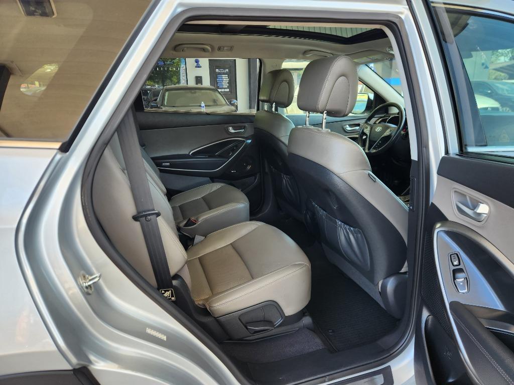 2016 Hyundai Santa Fe - $13,995