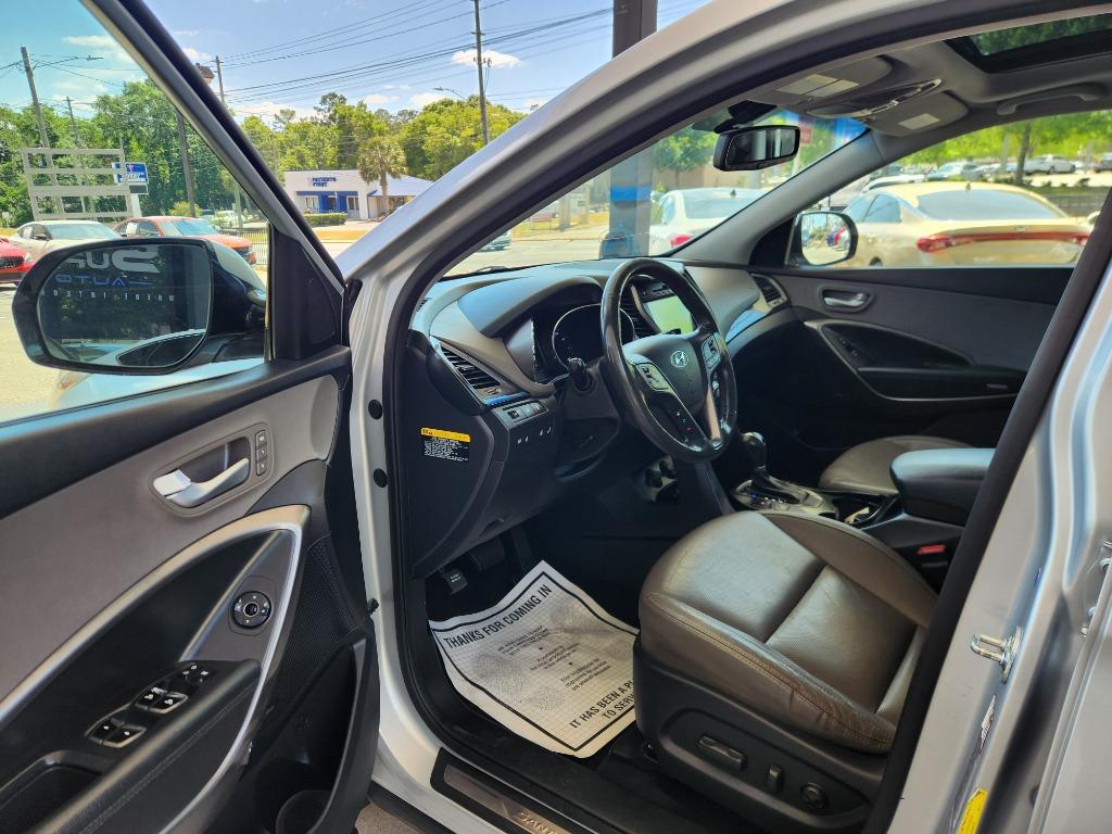 2016 Hyundai Santa Fe - $13,995