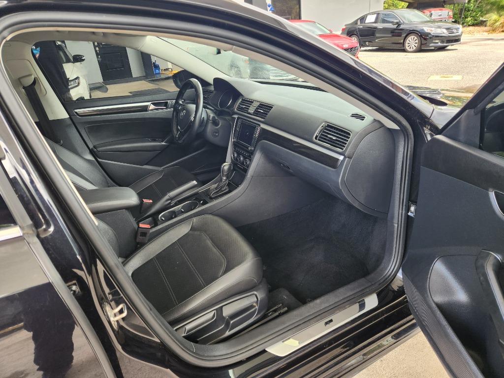 2019 Volkswagen Passat - $13,995