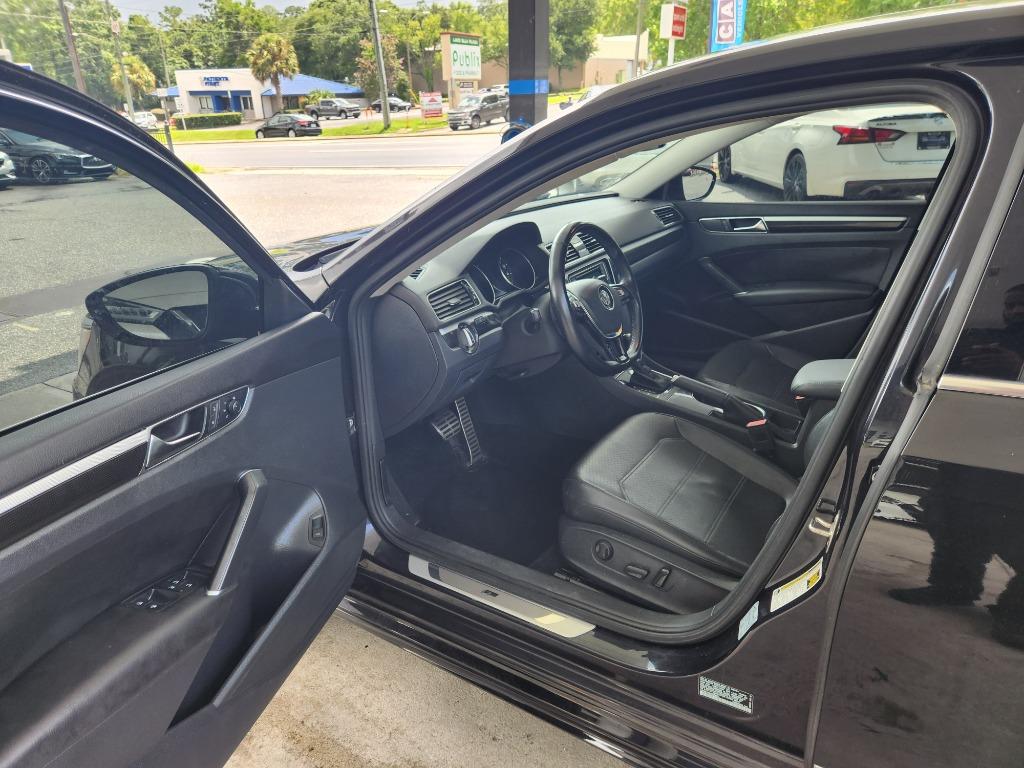 2019 Volkswagen Passat - $13,995