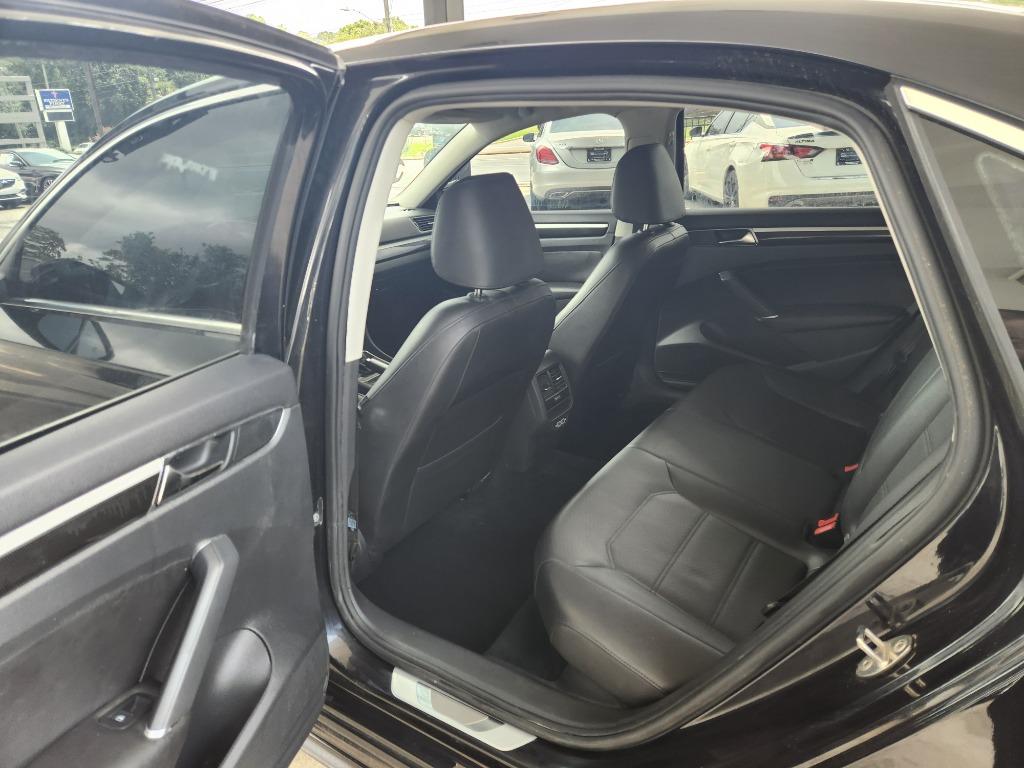 2019 Volkswagen Passat - $13,995