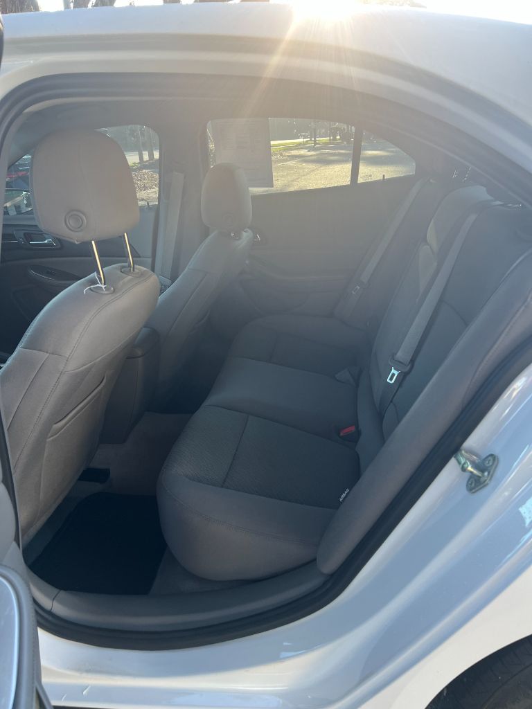 2014 Chevrolet Malibu - $9,995