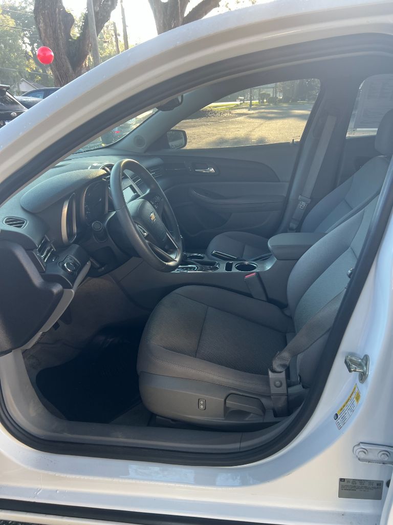 2014 Chevrolet Malibu - $9,995